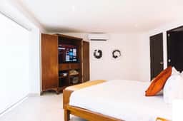 Luxury 3BR PH with EV Charger (PH1 BB) - Image 5