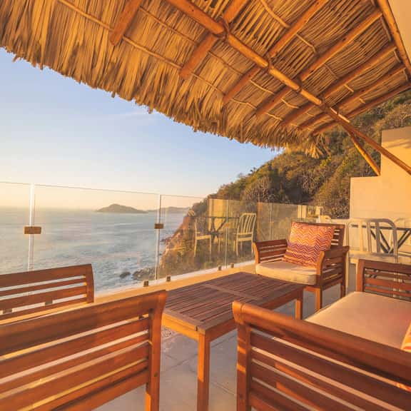 Magical sunsets, king bed, and pro service B403 - Image 1